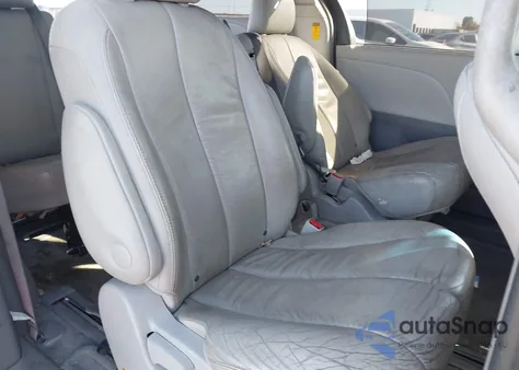 2014 Toyota Sienna Xle V6 8 Passenger из США, поврежденный, VIN 5TDYK3DC6ES453174